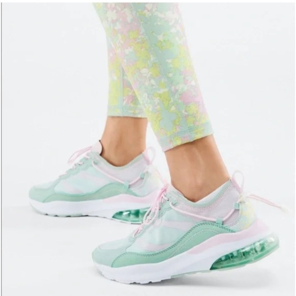 Fabletics || NWOT Silverlake Performance Sneakers (W8)